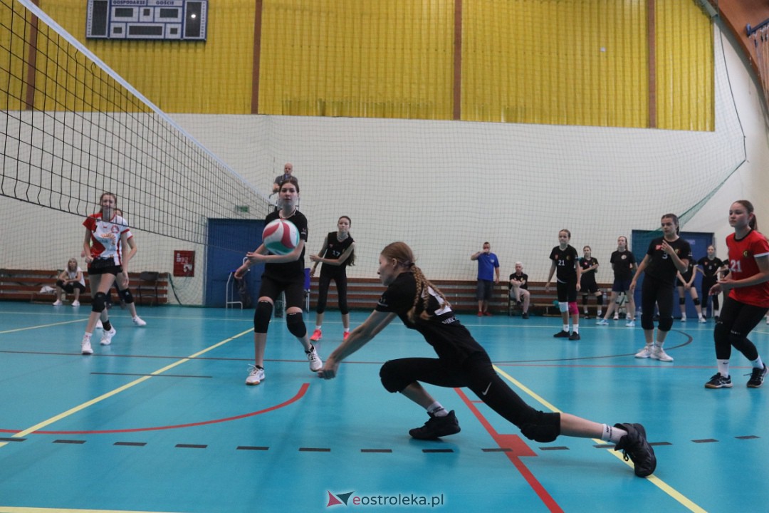 Turniej piłki siatkowej młodziczek [09.09.2023] - zdjęcie #12 - eOstroleka.pl