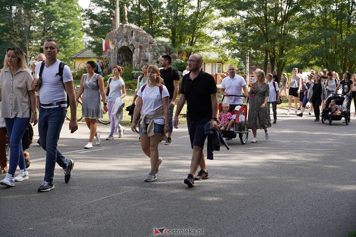 Pielgrzymka do Dąbrówki 2023 [10.09.2023] - zdjęcie #211 - eOstroleka.pl