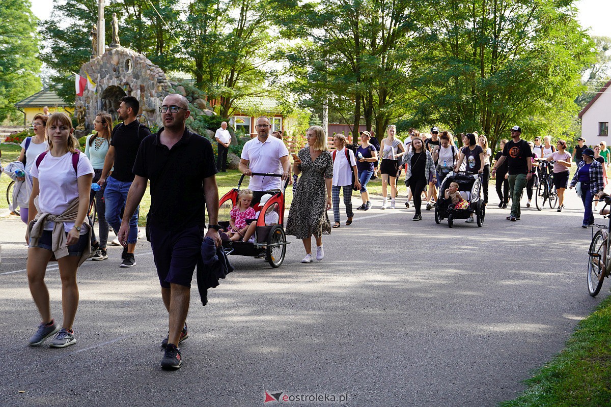 Pielgrzymka do Dąbrówki 2023 [10.09.2023] - zdjęcie #210 - eOstroleka.pl