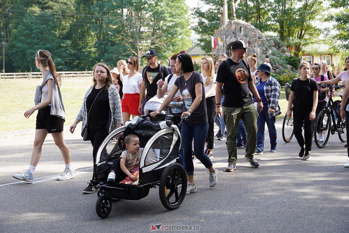 Pielgrzymka do Dąbrówki 2023 [10.09.2023] - zdjęcie #209 - eOstroleka.pl