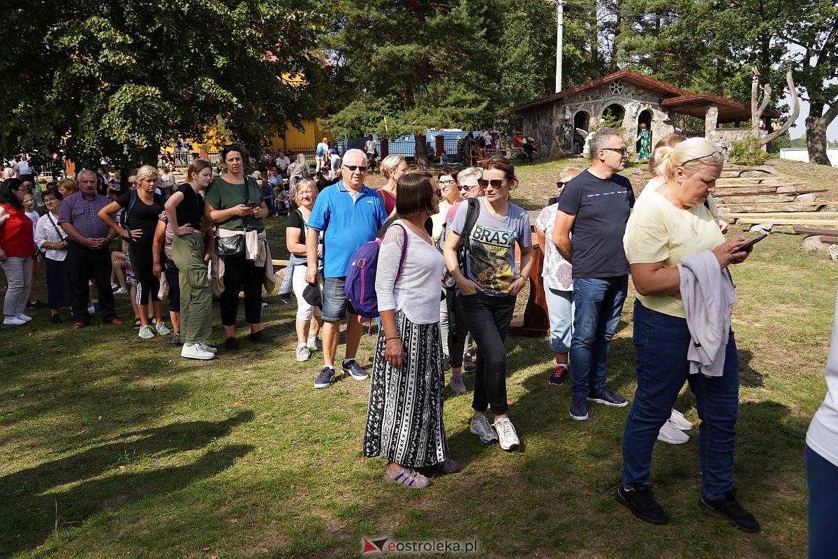 Pielgrzymka do Dąbrówki 2023 [10.09.2023] - zdjęcie #184 - eOstroleka.pl