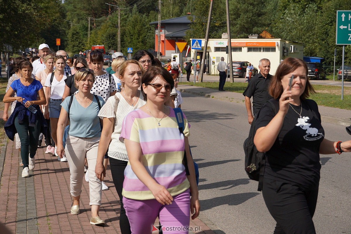 Pielgrzymka do Dąbrówki 2023 [10.09.2023] - zdjęcie #107 - eOstroleka.pl