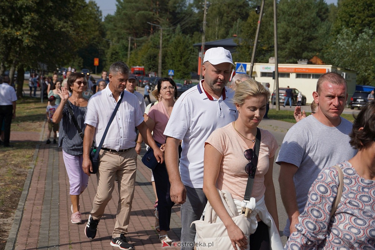 Pielgrzymka do Dąbrówki 2023 [10.09.2023] - zdjęcie #99 - eOstroleka.pl