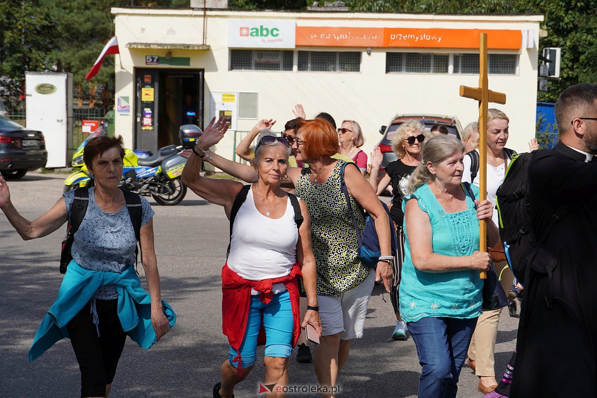 Pielgrzymka do Dąbrówki 2023 [10.09.2023] - zdjęcie #88 - eOstroleka.pl