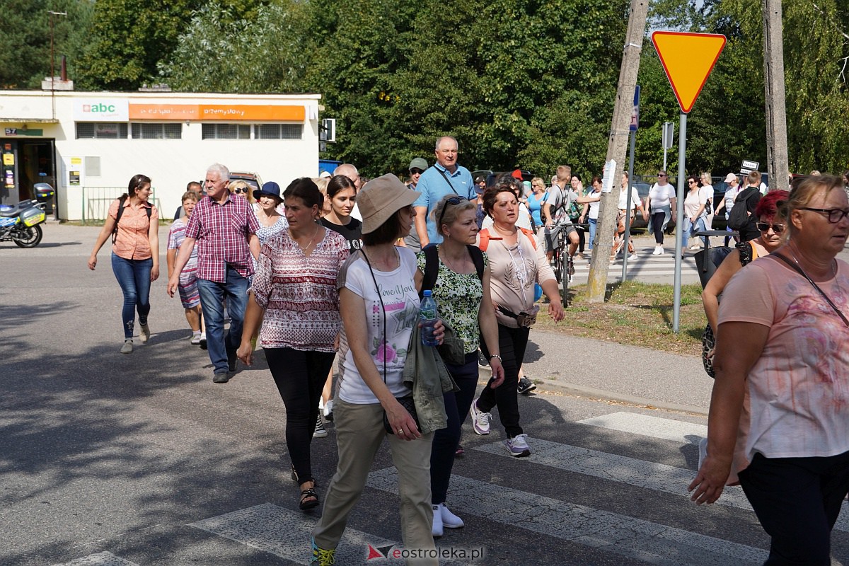 Pielgrzymka do Dąbrówki 2023 [10.09.2023] - zdjęcie #78 - eOstroleka.pl