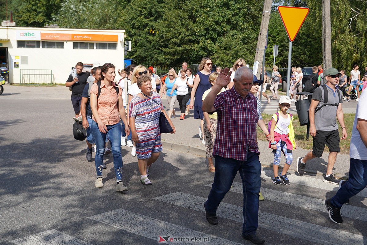 Pielgrzymka do Dąbrówki 2023 [10.09.2023] - zdjęcie #76 - eOstroleka.pl