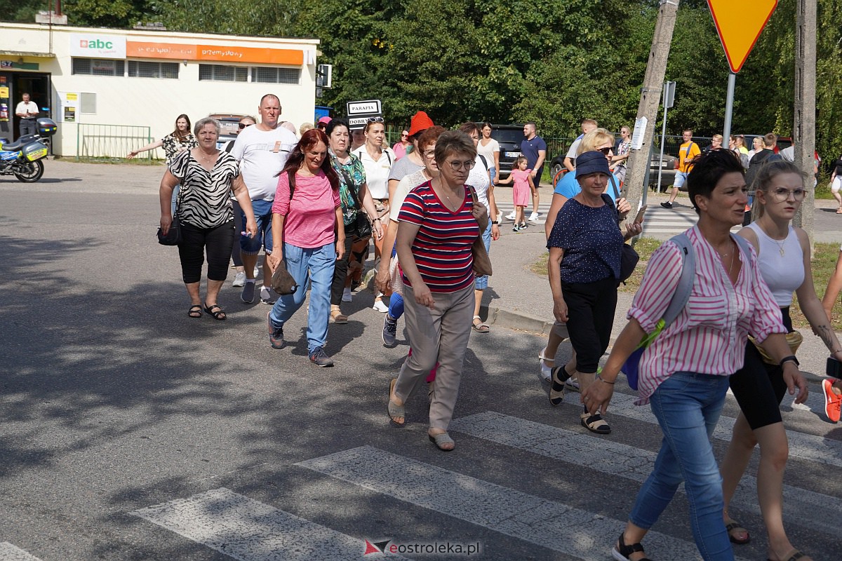 Pielgrzymka do Dąbrówki 2023 [10.09.2023] - zdjęcie #69 - eOstroleka.pl