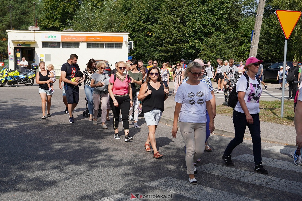Pielgrzymka do Dąbrówki 2023 [10.09.2023] - zdjęcie #63 - eOstroleka.pl
