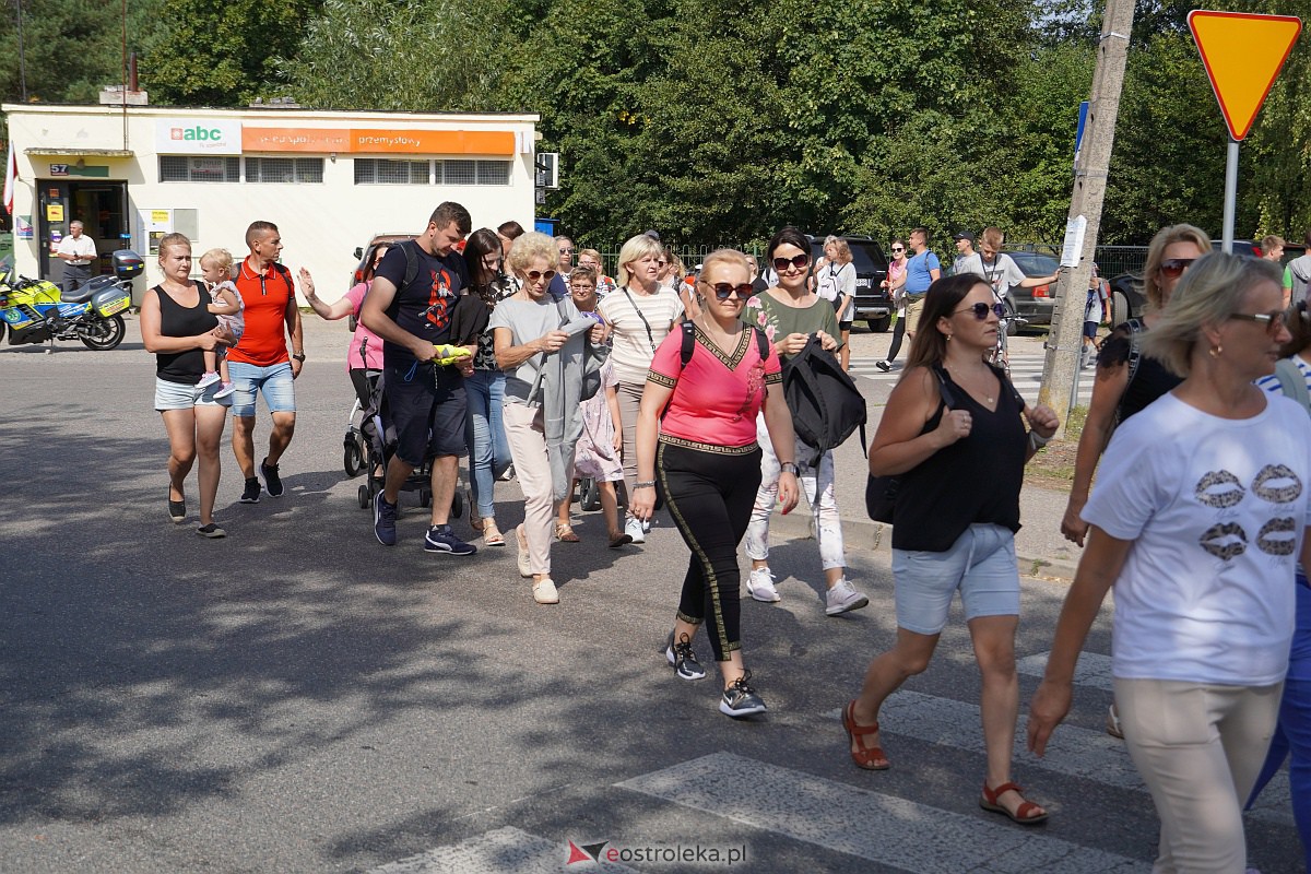 Pielgrzymka do Dąbrówki 2023 [10.09.2023] - zdjęcie #62 - eOstroleka.pl