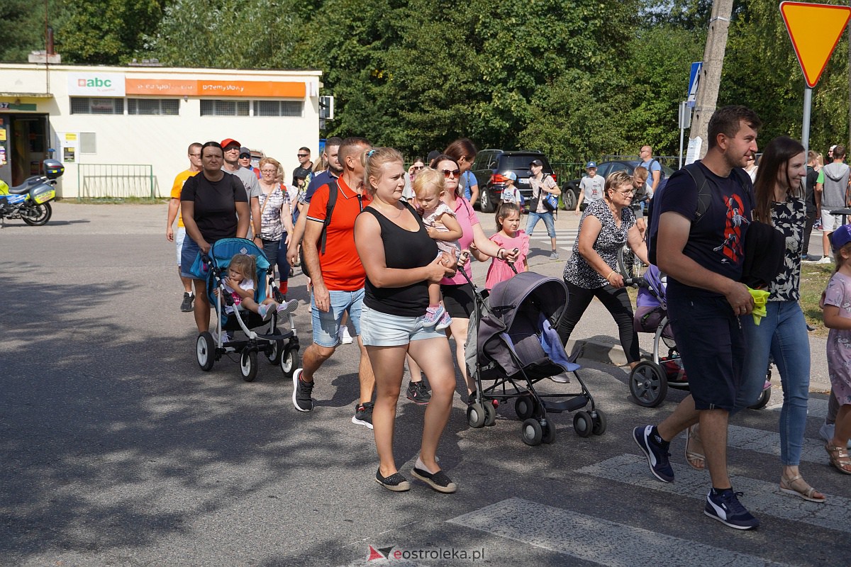 Pielgrzymka do Dąbrówki 2023 [10.09.2023] - zdjęcie #60 - eOstroleka.pl