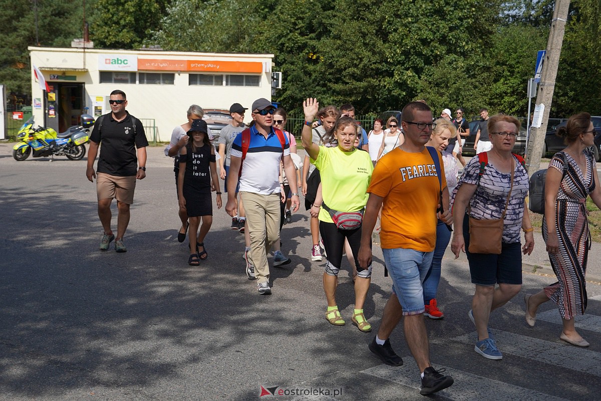 Pielgrzymka do Dąbrówki 2023 [10.09.2023] - zdjęcie #56 - eOstroleka.pl