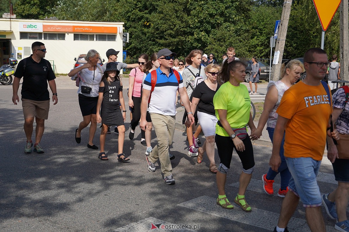 Pielgrzymka do Dąbrówki 2023 [10.09.2023] - zdjęcie #55 - eOstroleka.pl