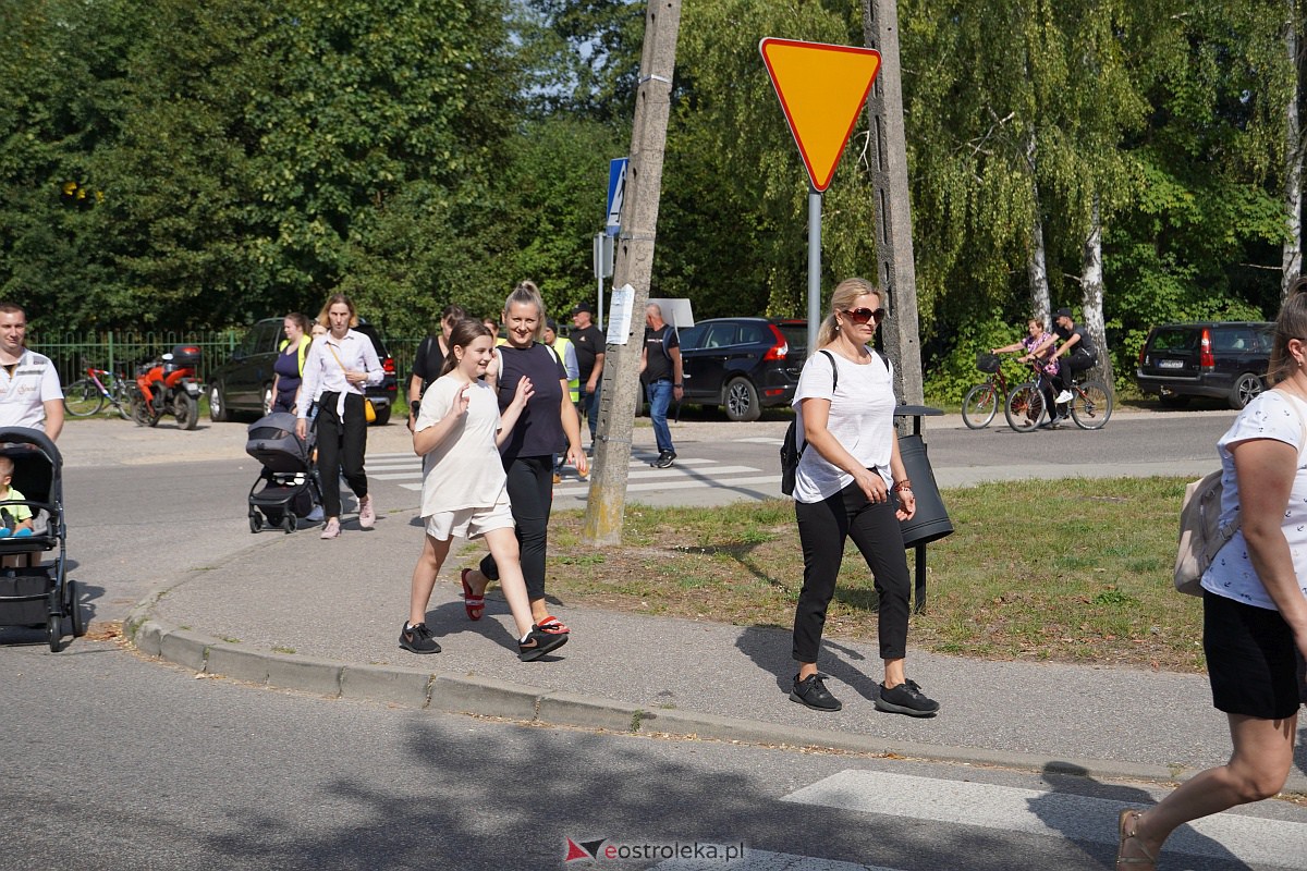 Pielgrzymka do Dąbrówki 2023 [10.09.2023] - zdjęcie #47 - eOstroleka.pl