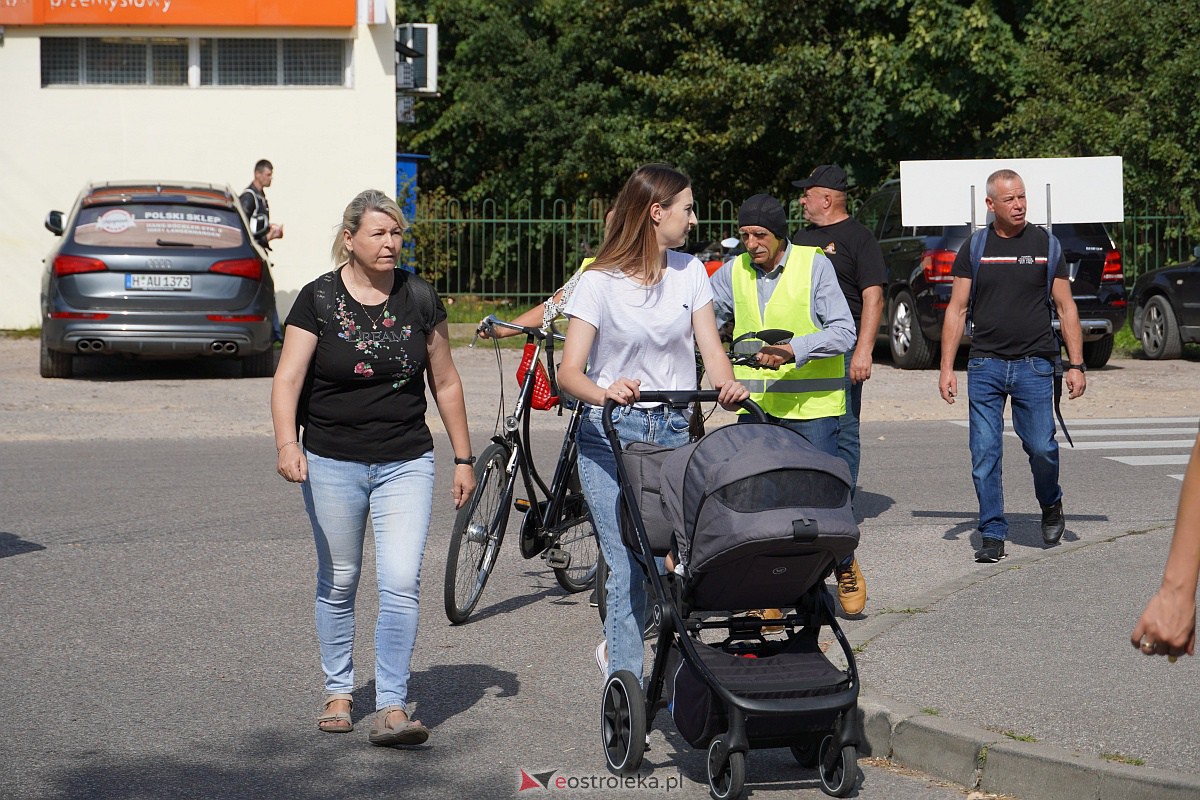 Pielgrzymka do Dąbrówki 2023 [10.09.2023] - zdjęcie #45 - eOstroleka.pl
