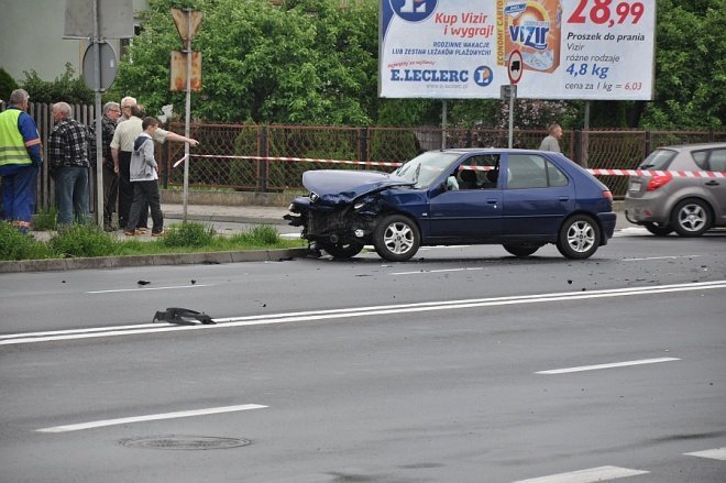 Wypadek na ul. 11 Listopada (23.05.2011) - zdjęcie #6 - eOstroleka.pl