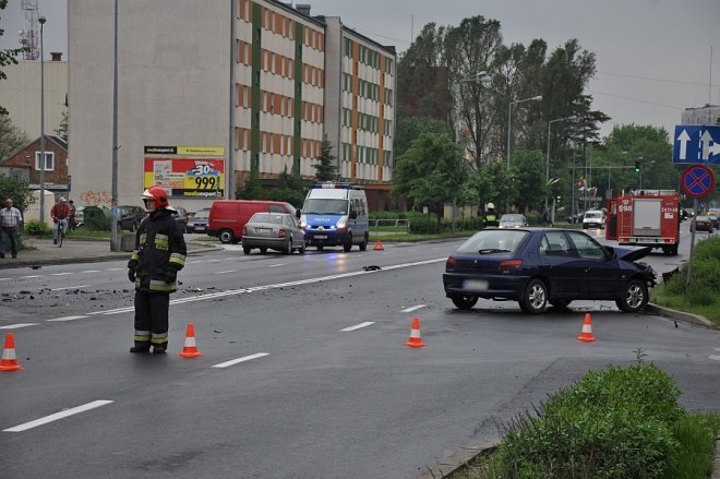 Wypadek na ul. 11 Listopada (23.05.2011) - zdjęcie #7 - eOstroleka.pl