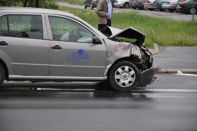 Wypadek na ul. 11 Listopada (23.05.2011) - zdjęcie #12 - eOstroleka.pl