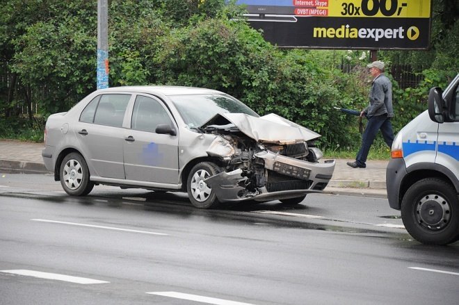 Wypadek na ul. 11 Listopada (23.05.2011) - zdjęcie #16 - eOstroleka.pl