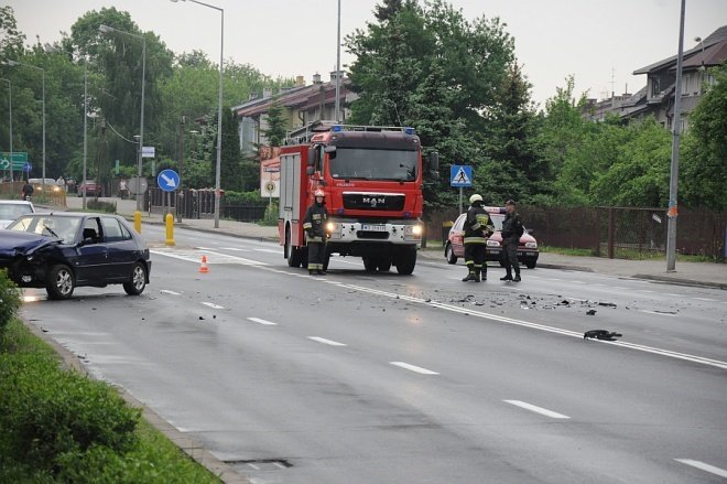 Wypadek na ul. 11 Listopada (23.05.2011) - zdjęcie #18 - eOstroleka.pl