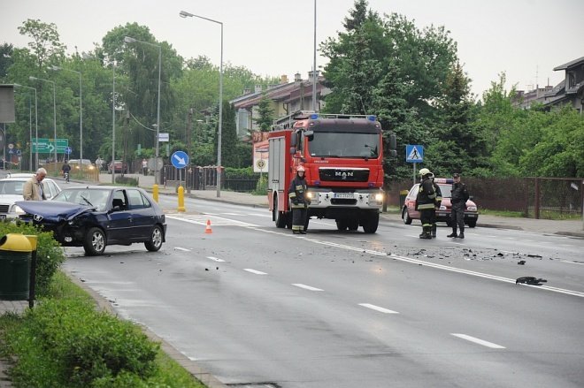 Wypadek na ul. 11 Listopada (23.05.2011) - zdjęcie #19 - eOstroleka.pl