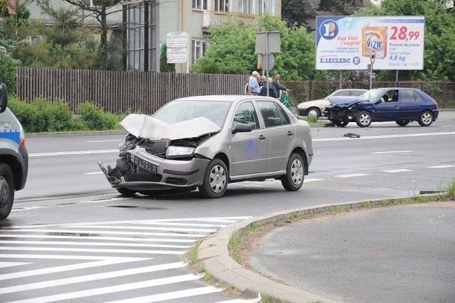 Wypadek na ul. 11 Listopada (23.05.2011) - zdjęcie #20 - eOstroleka.pl