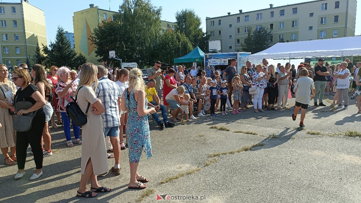 Festyn rodzinny na Osiedlu Centrum. Oko w oko z dinozaurem [10.09.2023] - zdjęcie #30 - eOstroleka.pl