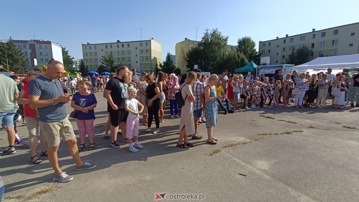 Festyn rodzinny na Osiedlu Centrum. Oko w oko z dinozaurem [10.09.2023] - zdjęcie #32 - eOstroleka.pl