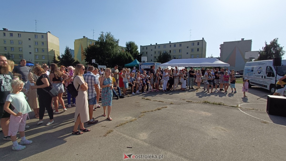 Festyn rodzinny na Osiedlu Centrum. Oko w oko z dinozaurem [10.09.2023] - zdjęcie #33 - eOstroleka.pl