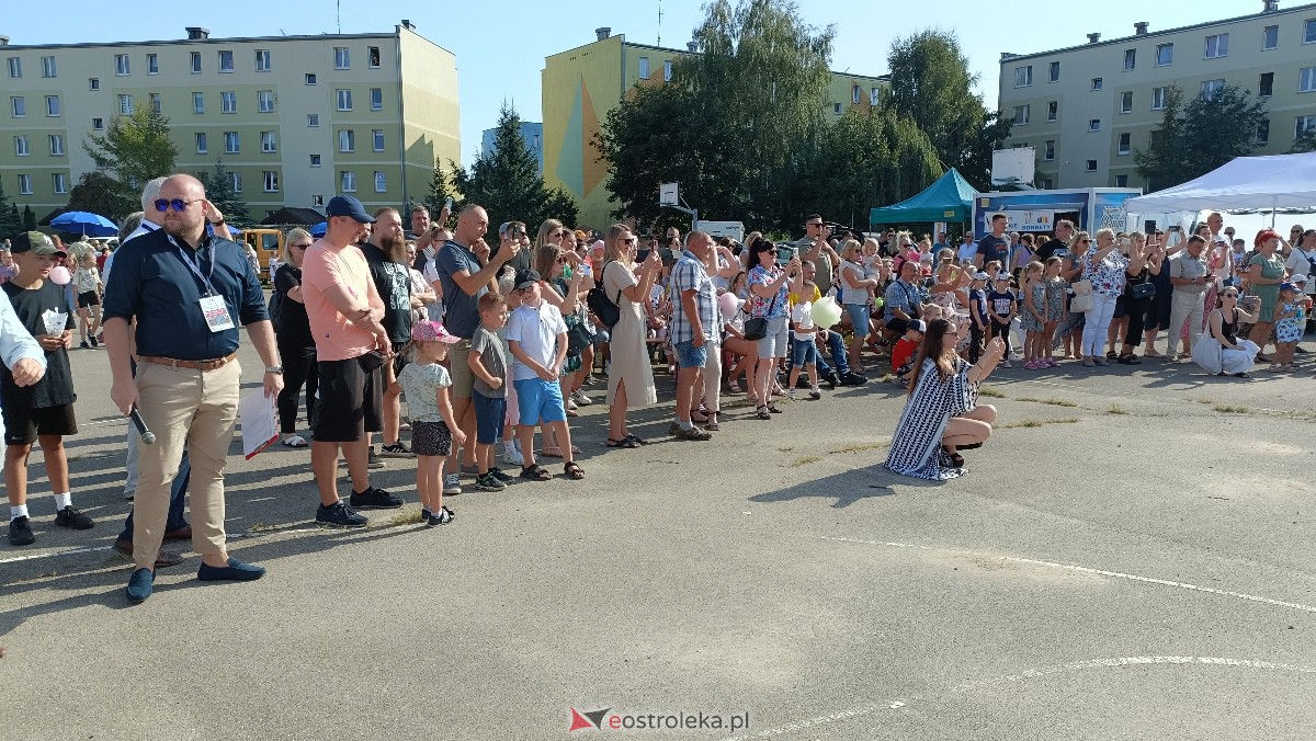 Festyn rodzinny na Osiedlu Centrum. Oko w oko z dinozaurem [10.09.2023] - zdjęcie #52 - eOstroleka.pl