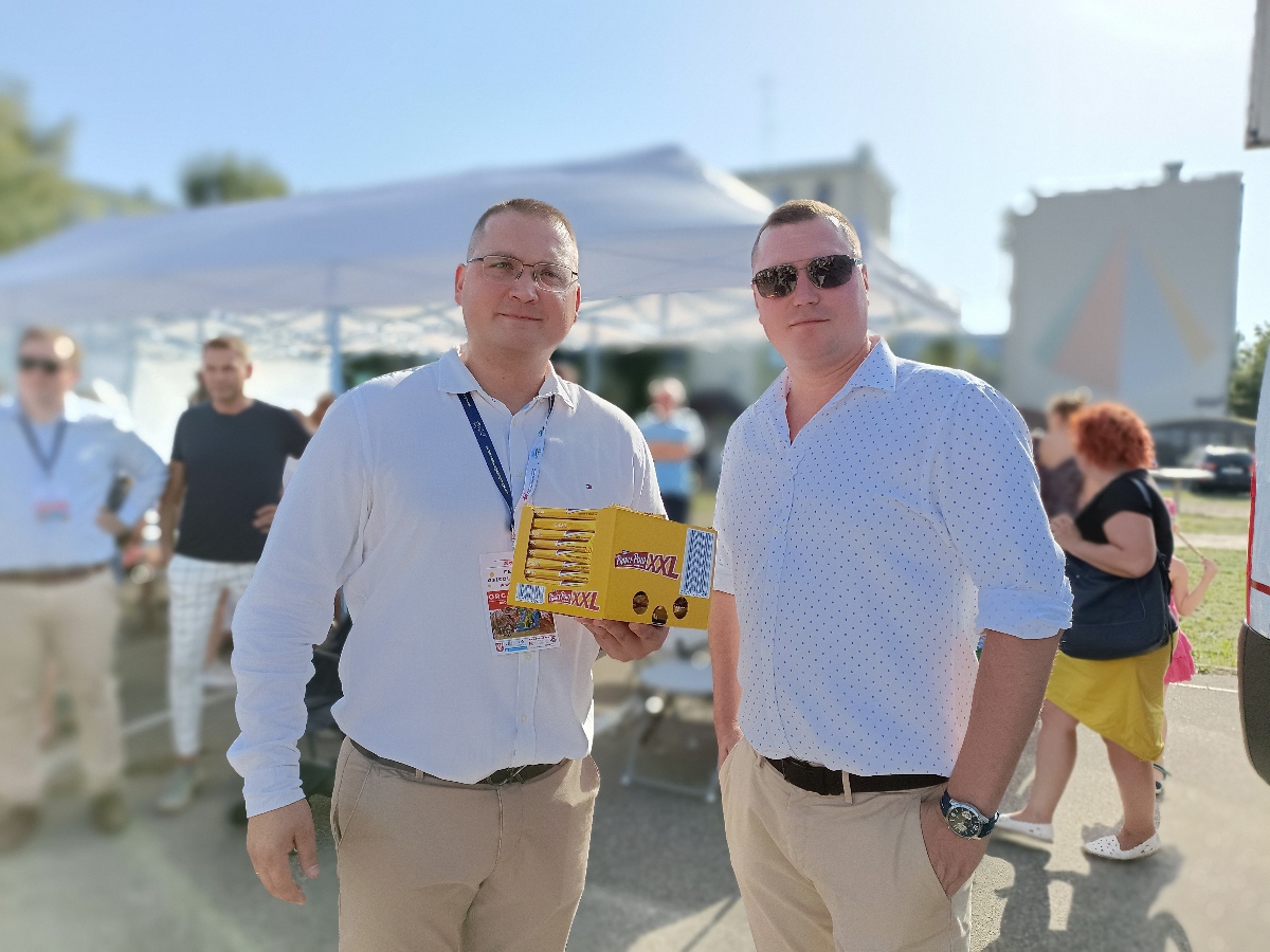 Festyn rodzinny na Osiedlu Centrum. Oko w oko z dinozaurem [10.09.2023] - zdjęcie #1 - eOstroleka.pl