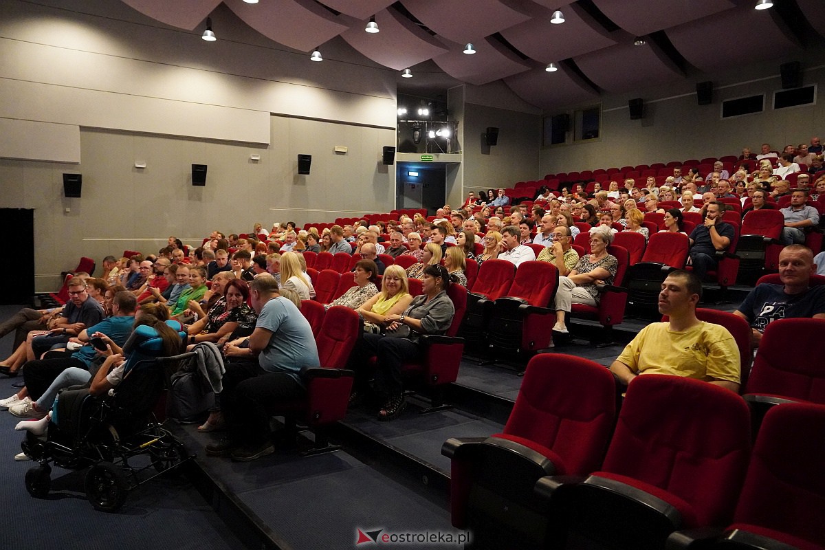 Dwie połówki pomarańczy - spektakl w OCK [11.09.2023] - zdjęcie #52 - eOstroleka.pl