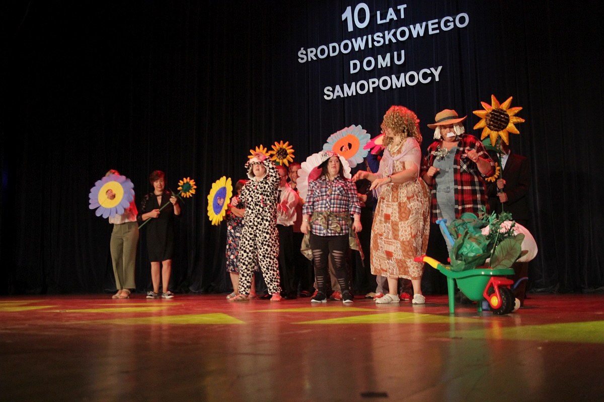 Jubileusz 10-lecia istnienia Środowiskowego Domu Samopomocy w Ostrołęce [12.09.2023] - zdjęcie #38 - eOstroleka.pl