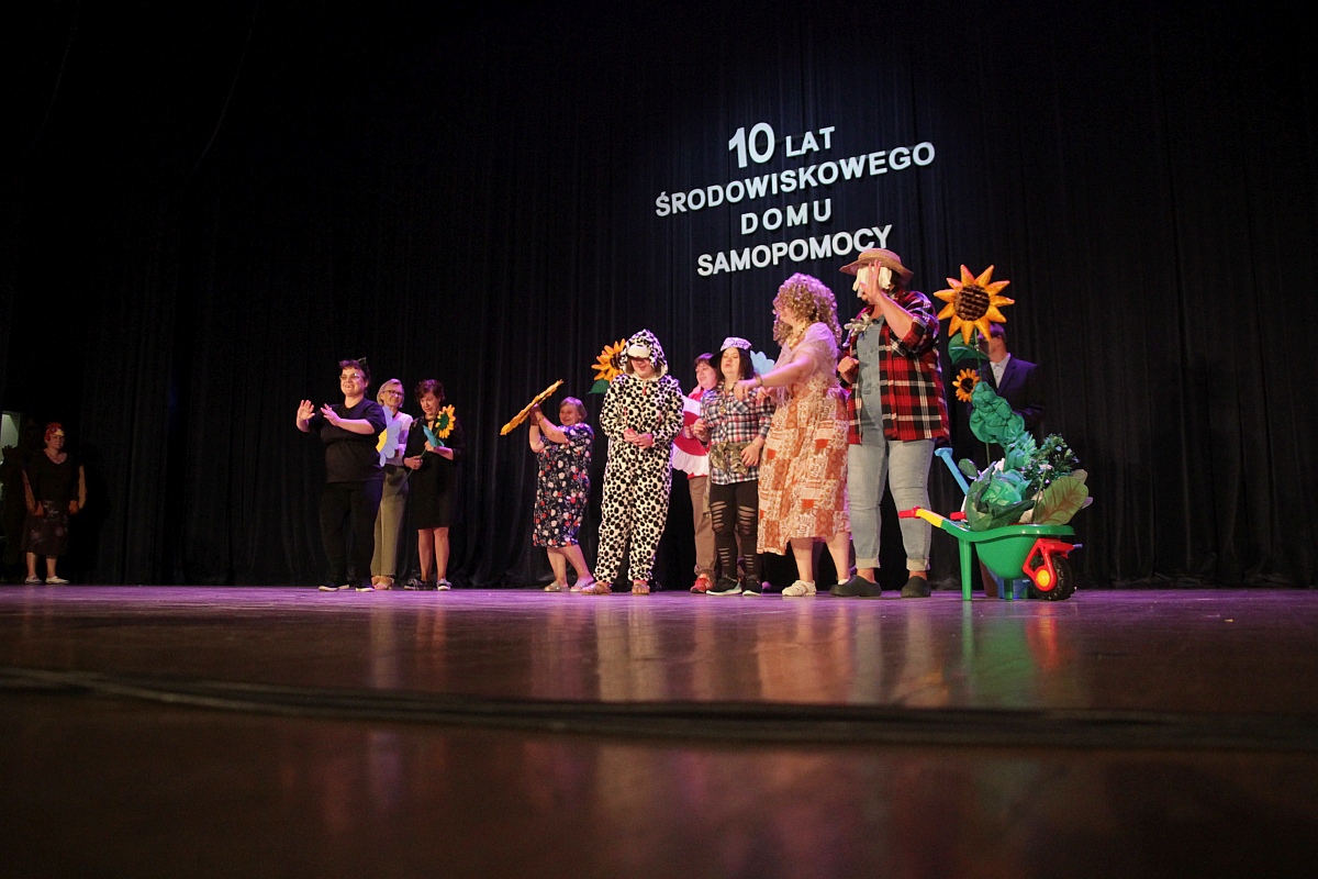 Jubileusz 10-lecia istnienia Środowiskowego Domu Samopomocy w Ostrołęce [12.09.2023] - zdjęcie #32 - eOstroleka.pl