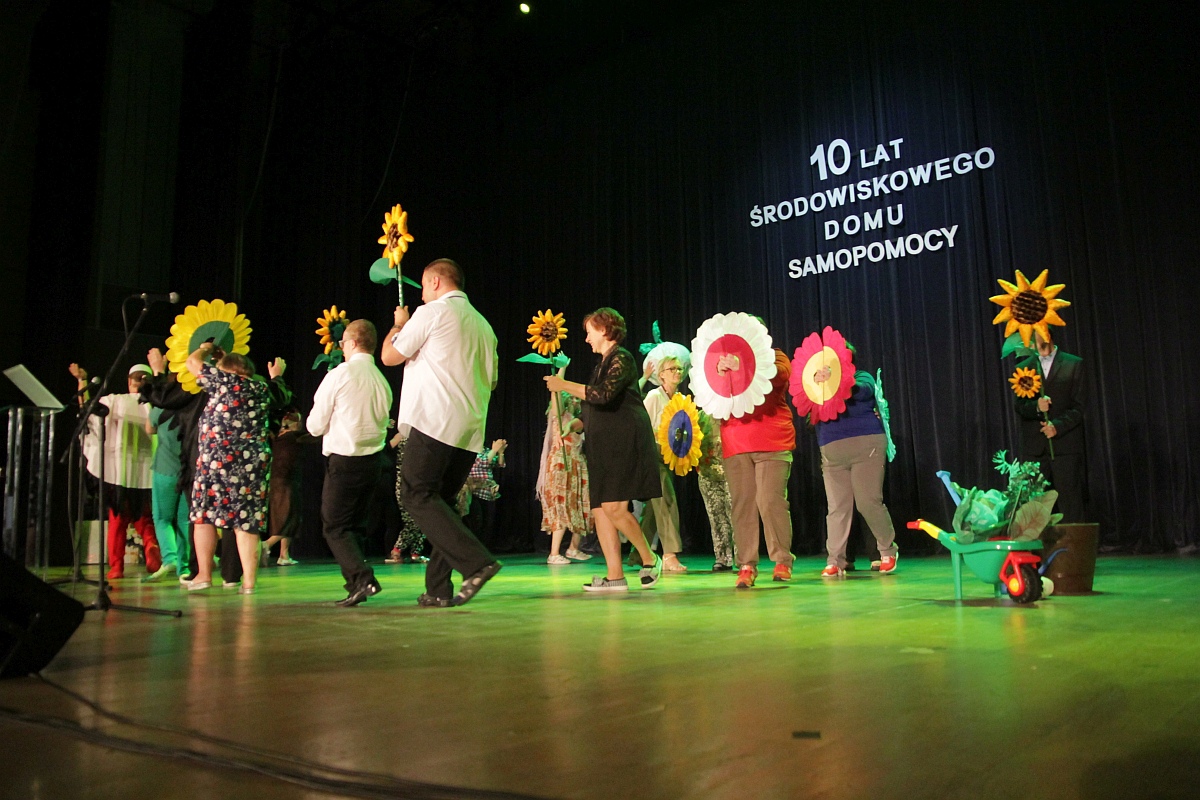 Jubileusz 10-lecia istnienia Środowiskowego Domu Samopomocy w Ostrołęce [12.09.2023] - zdjęcie #6 - eOstroleka.pl