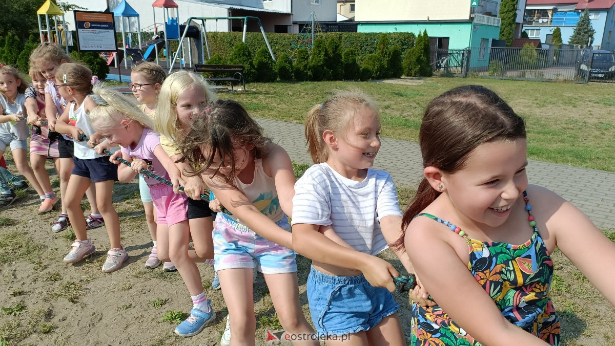 Piknik ekologiczny w “jedynce”. Dzieci uczyły się o ochronie środowiska [13.09.2023] - zdjęcie #5 - eOstroleka.pl