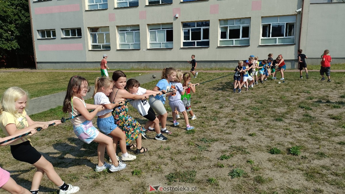 Piknik ekologiczny w “jedynce”. Dzieci uczyły się o ochronie środowiska [13.09.2023] - zdjęcie #83 - eOstroleka.pl