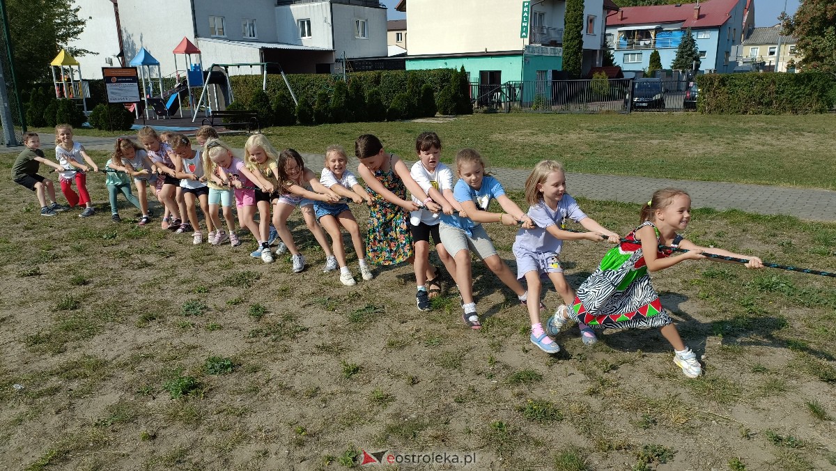 Piknik ekologiczny w “jedynce”. Dzieci uczyły się o ochronie środowiska [13.09.2023] - zdjęcie #82 - eOstroleka.pl
