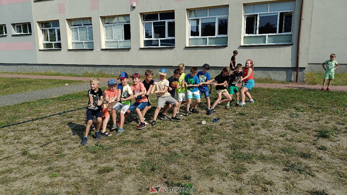 Piknik ekologiczny w “jedynce”. Dzieci uczyły się o ochronie środowiska [13.09.2023] - zdjęcie #10 - eOstroleka.pl