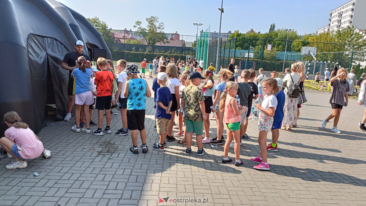 Piknik ekologiczny w “jedynce”. Dzieci uczyły się o ochronie środowiska [13.09.2023] - zdjęcie #12 - eOstroleka.pl