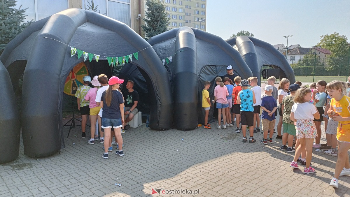 Piknik ekologiczny w “jedynce”. Dzieci uczyły się o ochronie środowiska [13.09.2023] - zdjęcie #76 - eOstroleka.pl