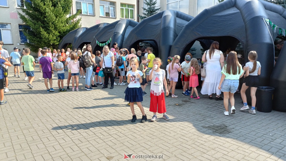 Piknik ekologiczny w “jedynce”. Dzieci uczyły się o ochronie środowiska [13.09.2023] - zdjęcie #75 - eOstroleka.pl