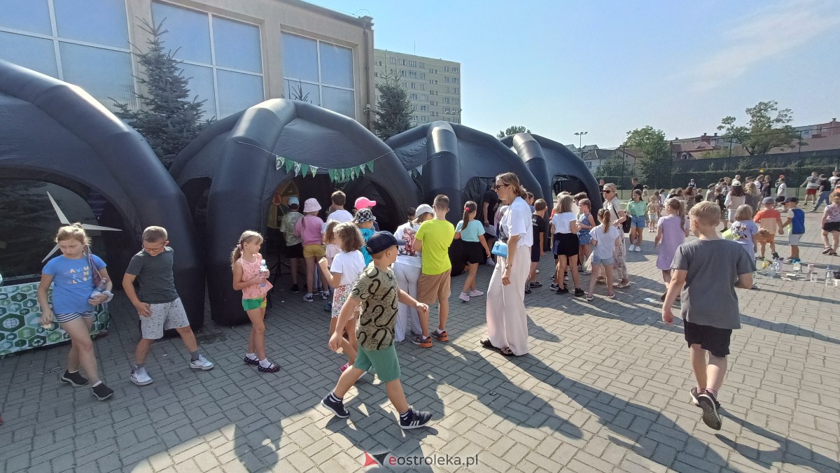 Piknik ekologiczny w “jedynce”. Dzieci uczyły się o ochronie środowiska [13.09.2023] - zdjęcie #16 - eOstroleka.pl