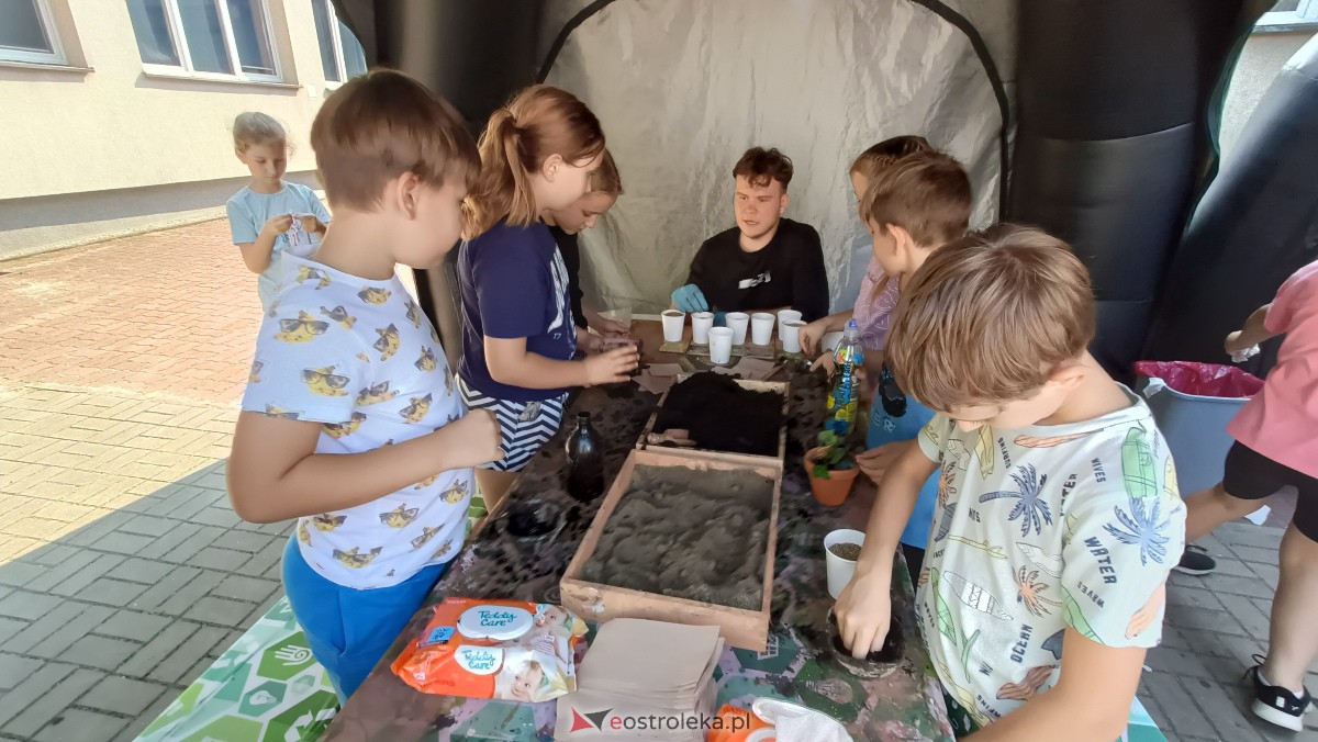 Piknik ekologiczny w “jedynce”. Dzieci uczyły się o ochronie środowiska [13.09.2023] - zdjęcie #69 - eOstroleka.pl