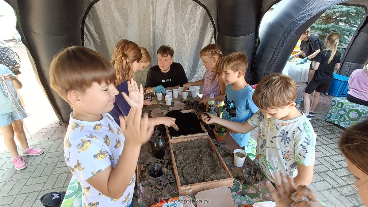 Piknik ekologiczny w “jedynce”. Dzieci uczyły się o ochronie środowiska [13.09.2023] - zdjęcie #22 - eOstroleka.pl