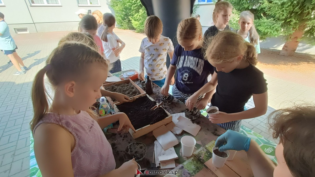 Piknik ekologiczny w “jedynce”. Dzieci uczyły się o ochronie środowiska [13.09.2023] - zdjęcie #67 - eOstroleka.pl