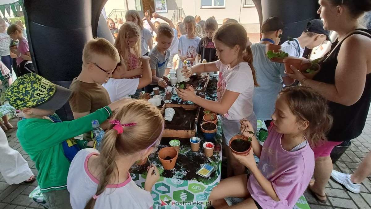 Piknik ekologiczny w “jedynce”. Dzieci uczyły się o ochronie środowiska [13.09.2023] - zdjęcie #26 - eOstroleka.pl