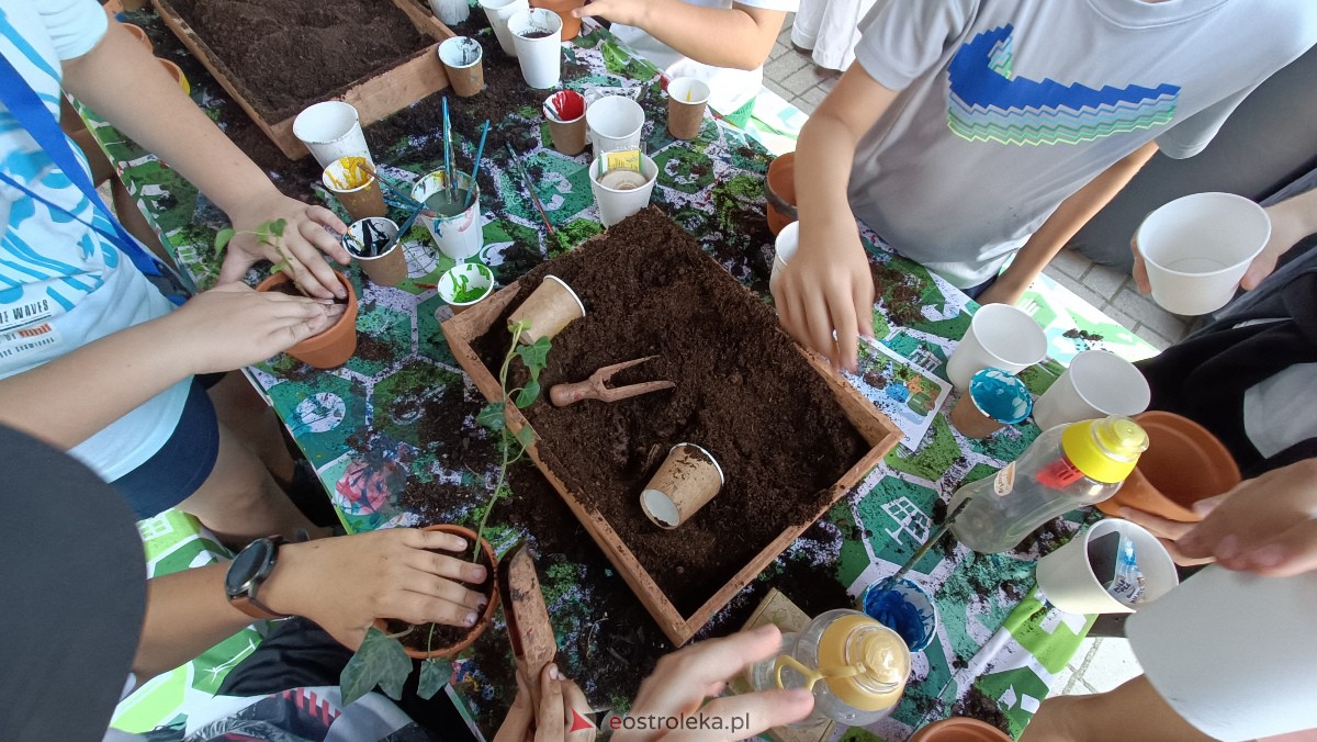 Piknik ekologiczny w “jedynce”. Dzieci uczyły się o ochronie środowiska [13.09.2023] - zdjęcie #29 - eOstroleka.pl