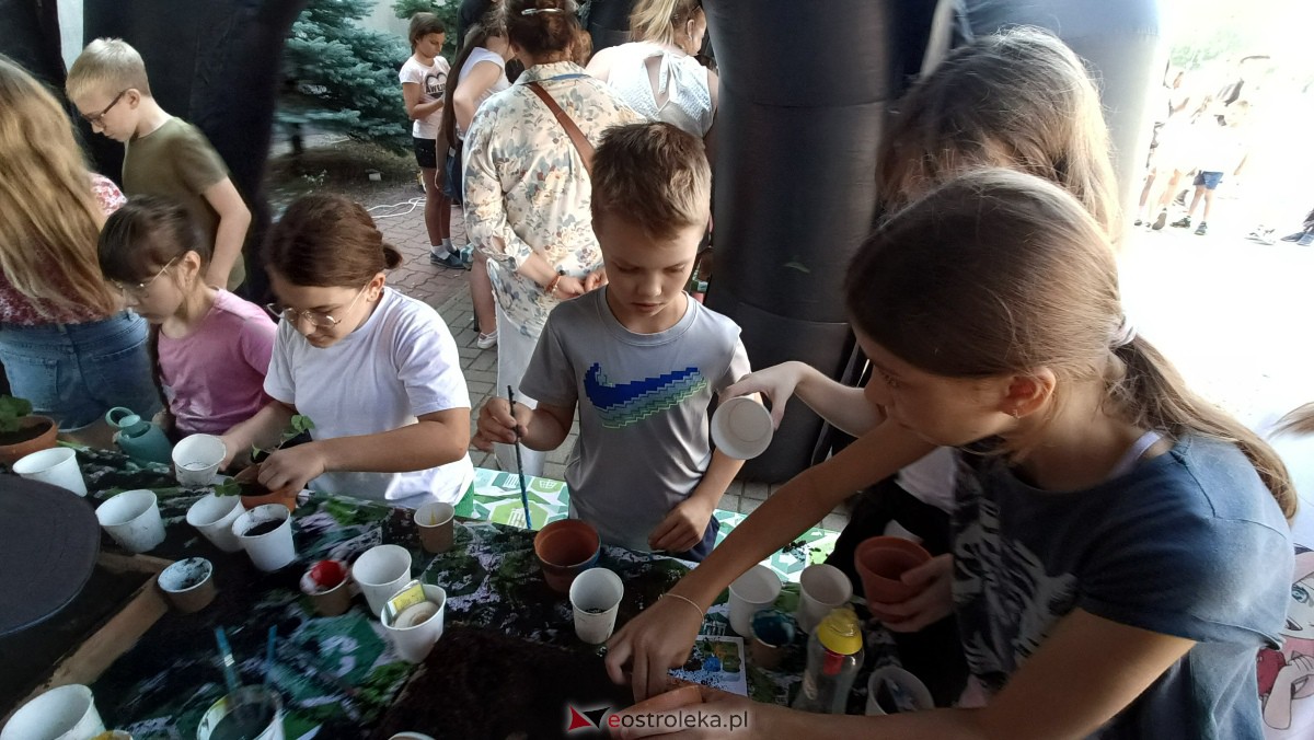 Piknik ekologiczny w “jedynce”. Dzieci uczyły się o ochronie środowiska [13.09.2023] - zdjęcie #30 - eOstroleka.pl
