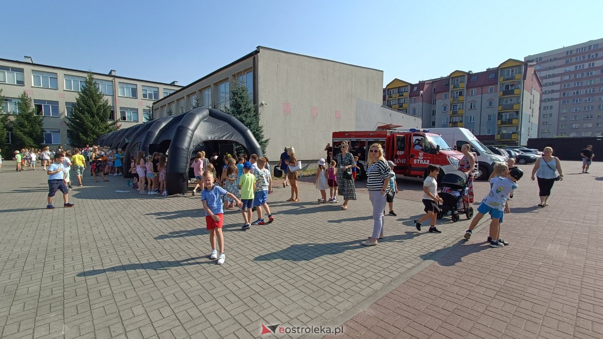 Piknik ekologiczny w “jedynce”. Dzieci uczyły się o ochronie środowiska [13.09.2023] - zdjęcie #19 - eOstroleka.pl