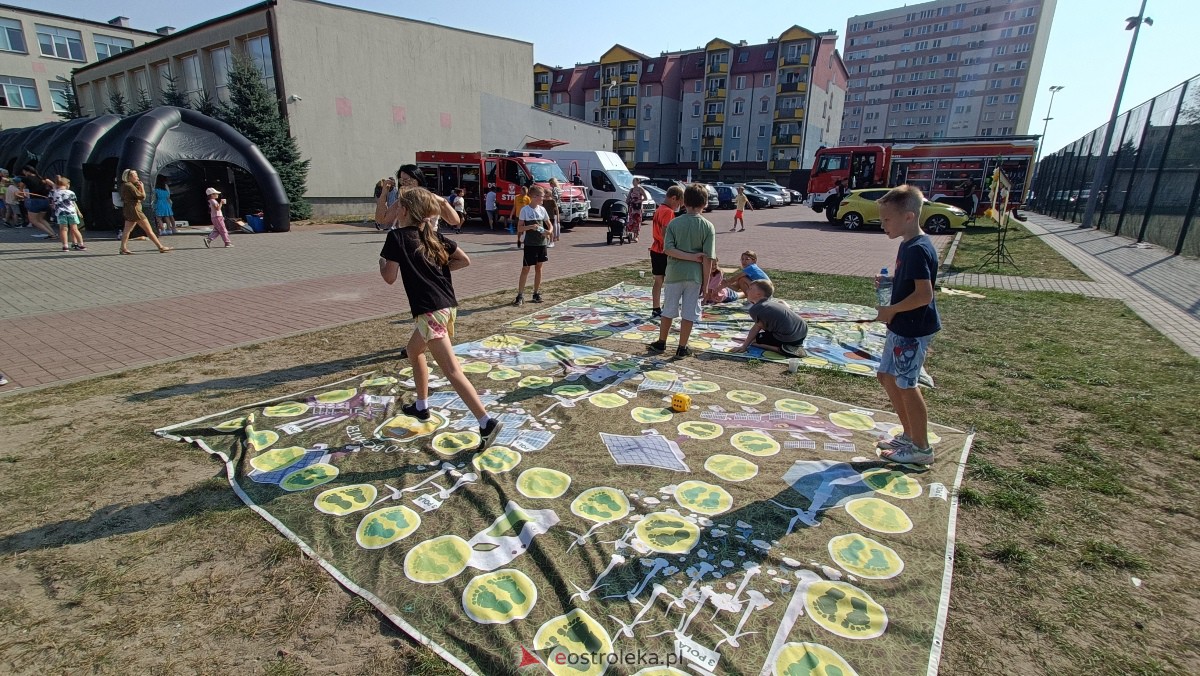 Piknik ekologiczny w “jedynce”. Dzieci uczyły się o ochronie środowiska [13.09.2023] - zdjęcie #13 - eOstroleka.pl